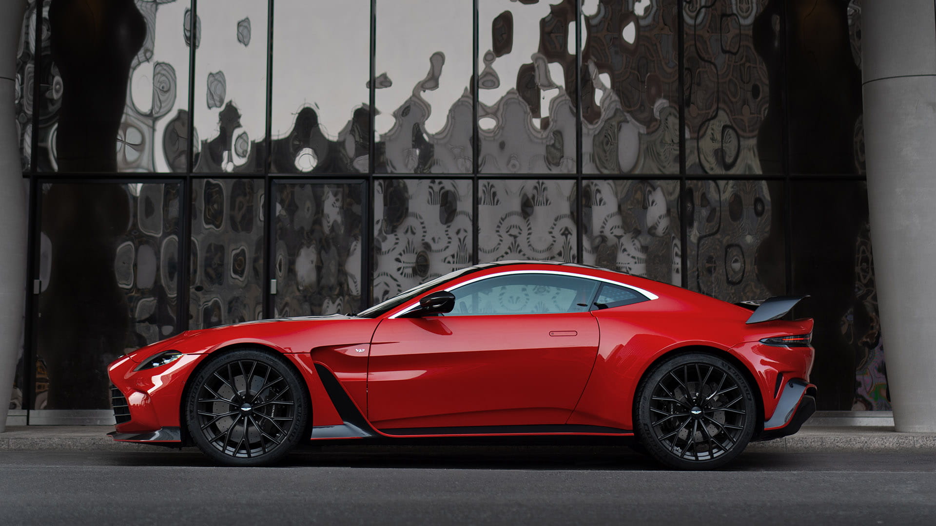 Introducing the new V12 Vantage: A spectacular finale for an iconic  bloodline – Aston Martin