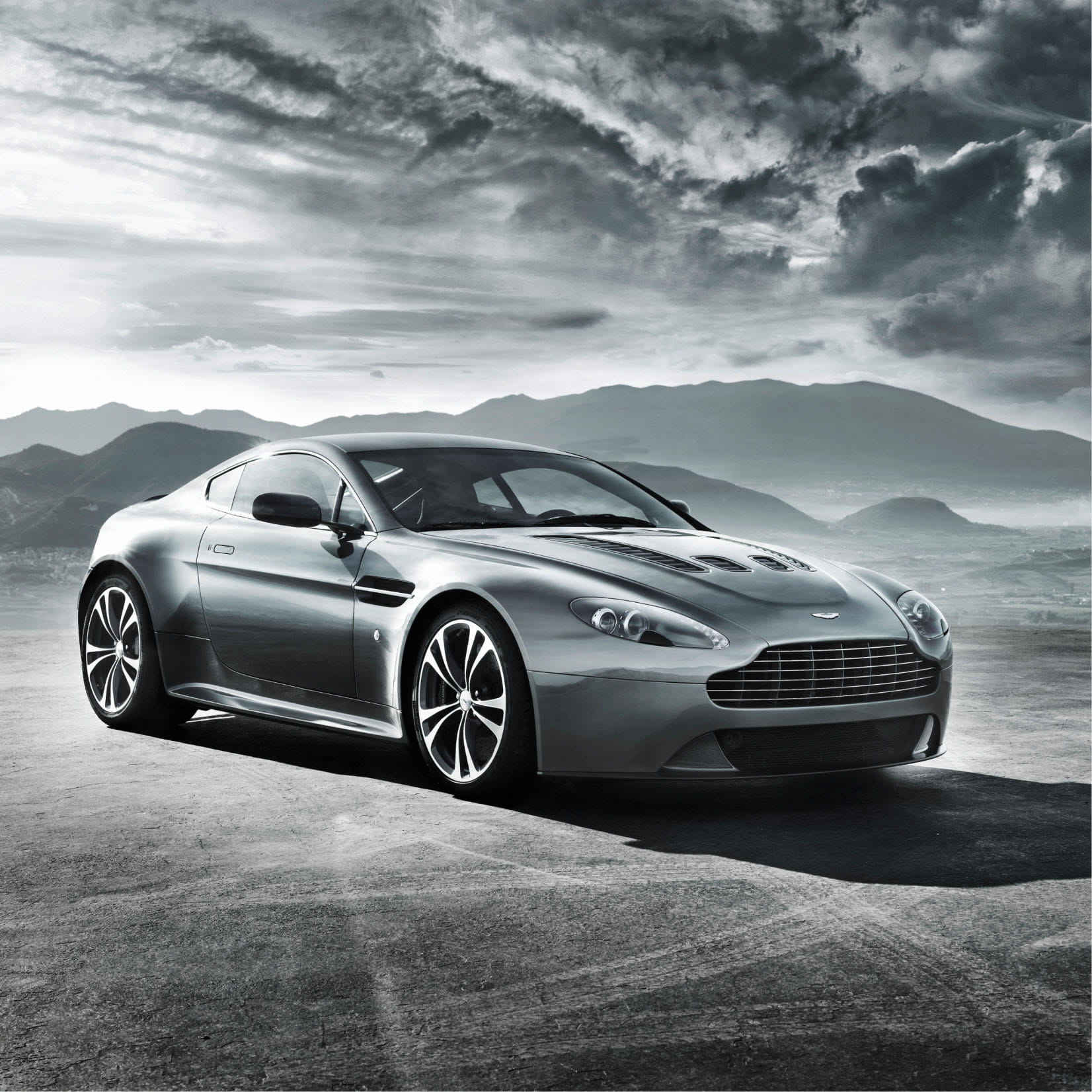 V12 Vantage | Aston Martin