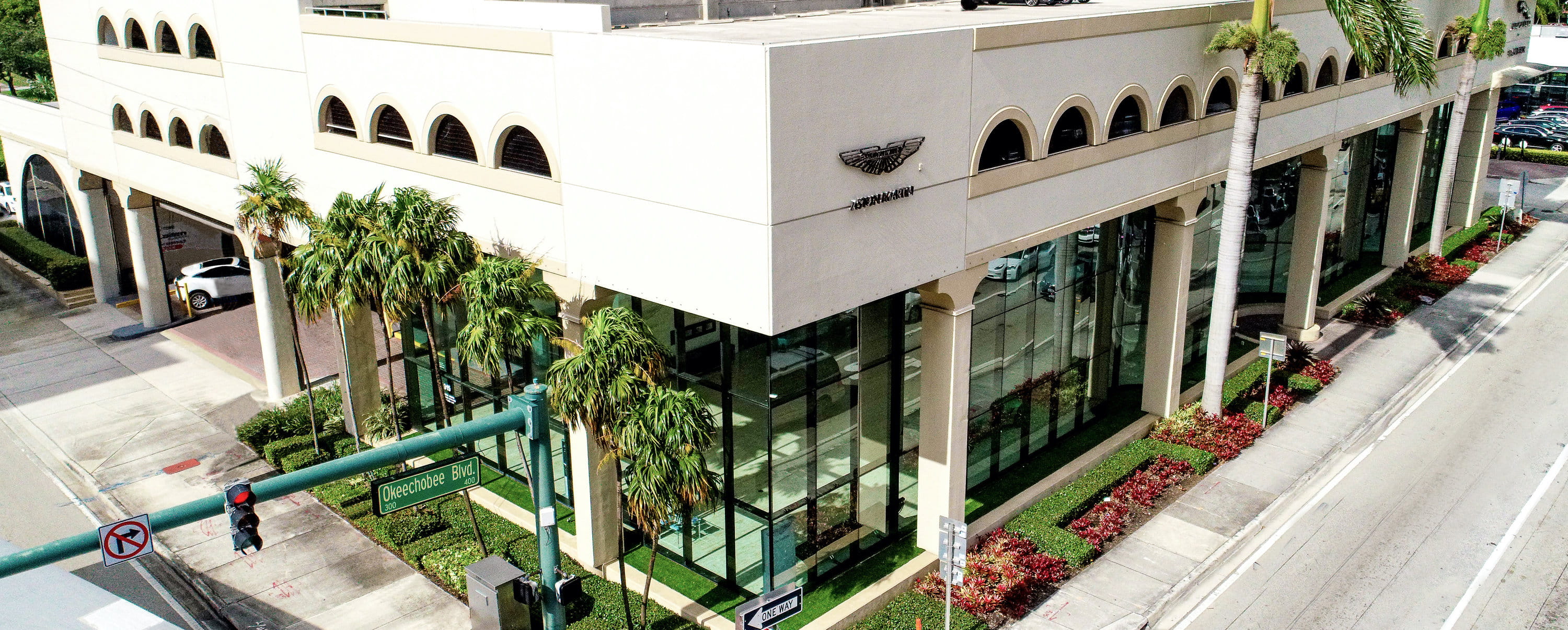 Aston Martin Palm Beach: A Luxury Experience for Car Enthusiasts